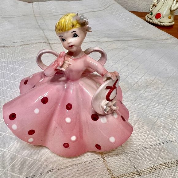 Vintage Lefton Springtime Girl Figurine, Porcelain Figurine with Bird 1450A - Picture 2 of 9